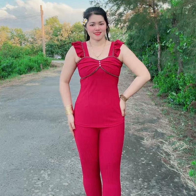 Bộ thun màu tâm đủa hoa hông quần dài ông ôm kèm hoa tiết và nơ rất dễ thương Women Áo - 6 màu sắc và 3 size từ 50-70 ký - Kem, Top