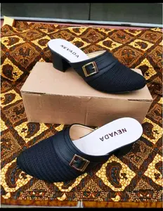 Sandal Slop Wanita SR 01 Bahan Claris Dop Elegan Minimalis Outsole Nonslip Tampilan Cantik Versatile untuk Kantoran dan Santai Terbaru