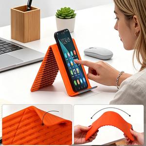 1個入り、ポータブルで折りたたみ可能なシリコン製スマホスタンド。食品グレードのシリコンを使用し、滑り止めアルミベース付き。自由にどんな形に曲げられ、多角度調整可能。耐久性が高く使い勝手も良く、スマートフォンやタブレットなどにも適用できます。