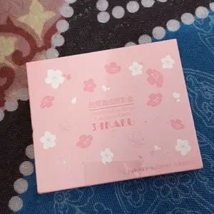 Eyeshadow 20 Warna Cherry Blossom Glitter Matte Eyeshadow Anti Air dan Tahan Lama