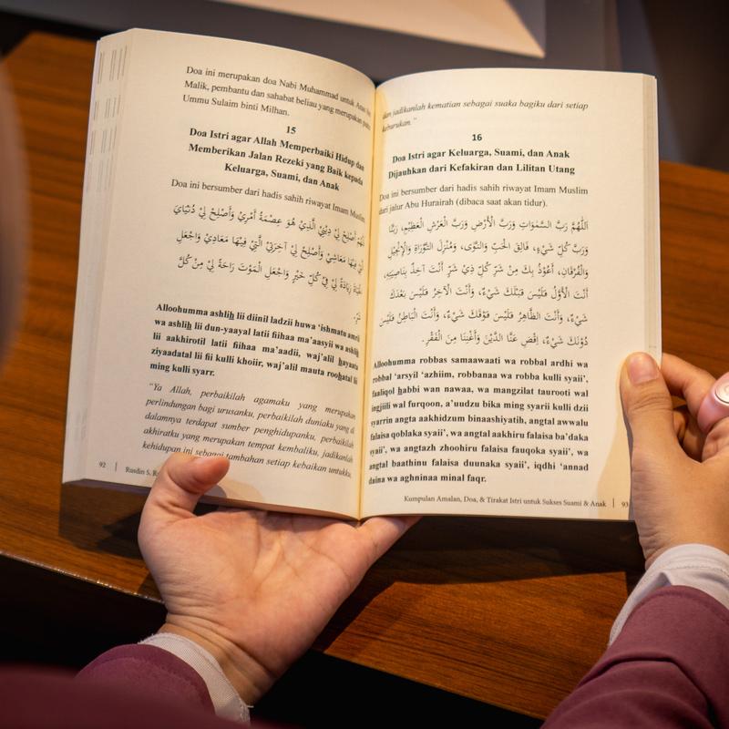 (Paket Lengkap) Kumpulan Amalan, Doa, & Tirakat Istri Untuk Sukses Suami dan Anak – Buku Agama Islam Buku Doa dan Zikir 44 Doa Ampuh Pelancar Rezeki 4