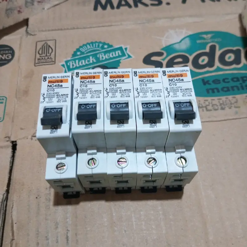 MCB Merlin GERIN kepala hitam multi 1p 2a 4a 6a 10a 16a 20a 25a 32a 40a  Sisa proyek 3