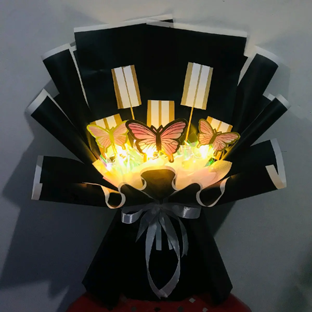 KERANGKA BUKET KOSONGAN TEMPEL KUPU-KUPU LED /BUKET CANTIK/BUKET KOSONGAN / Hadiah ultah / hadiah wisuda