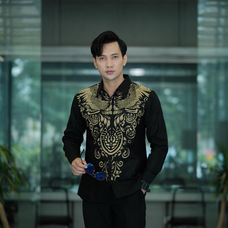 GUNADAKSA HITAM Kemeja batik pria lengan panjang Furing Full katun Slimfit Hitam halus 4