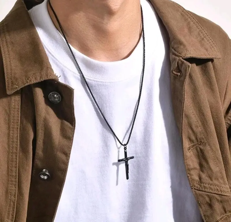 Kalung Salib Yesus Titanium Pria dan Wanita Antikarat 1
