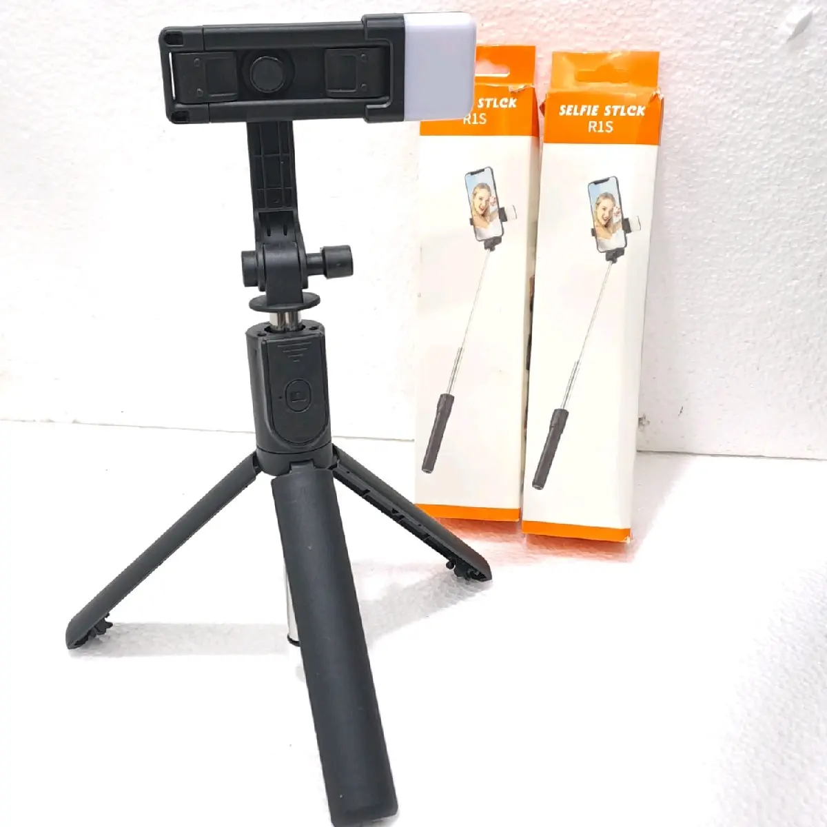 Selfie Stick R1s  Tripod Tongsis Bluetooth Remot LED Flash Tinggi 75cm - Lampu, Aluminium