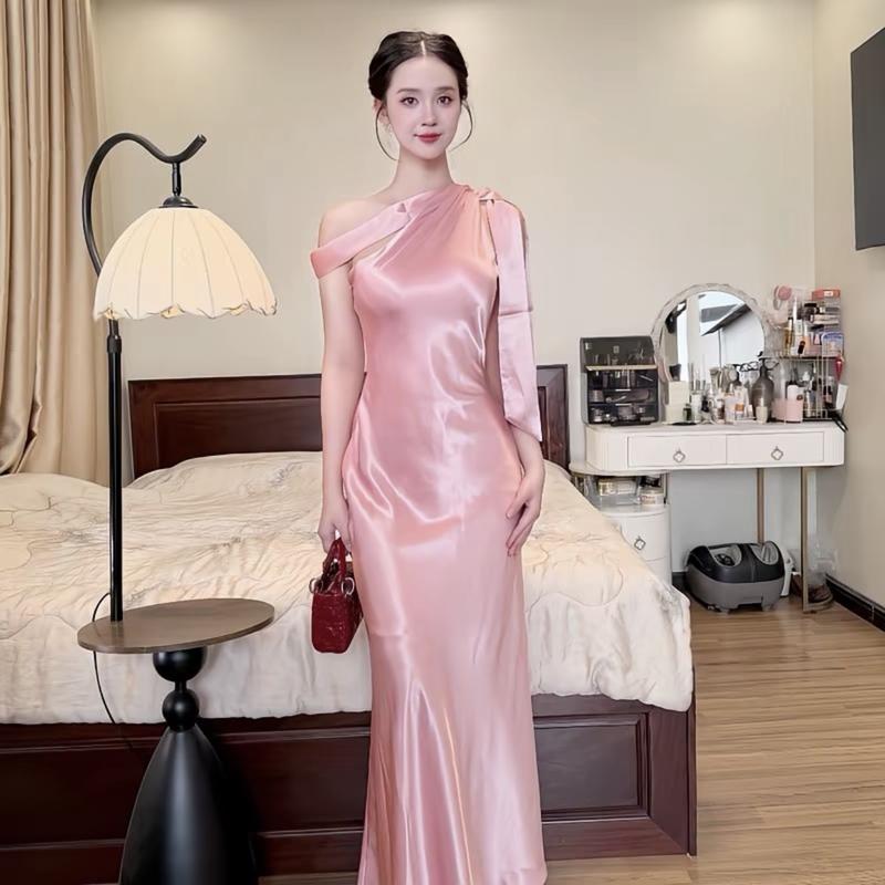Đầm lụa lệch vai may sẵn có lớp mút cúp ngực chất liệu lụa cao cấp nhiều màu nhiều size sang trọng phù hợp đi tiệc đi chơi