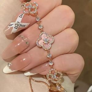 Vòng tay hoa hồng mới với điểm xuyết kim cương, một món trang sức sang trọng và tinh tế，vòng tay cỏ 4 lá cho nữ