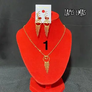 Kalung dan anting mericaa