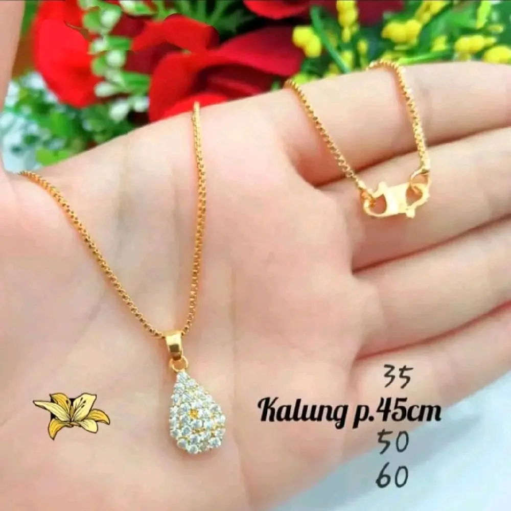 Kalung Titanium Wanita Motif Oval Full Permata Terbaru