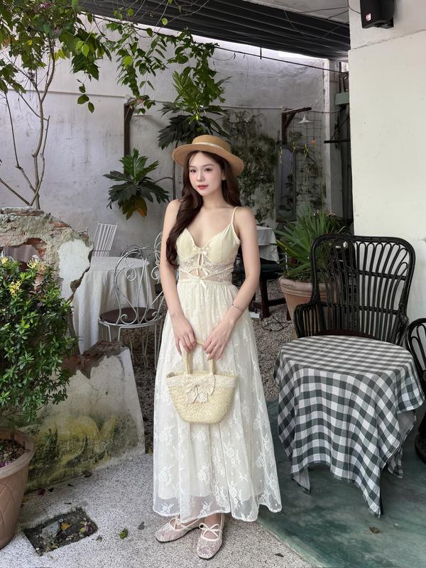 Đầm hai dây ren có mút khoét bụng đính nơ ngọc Ảnh thật Sẵn