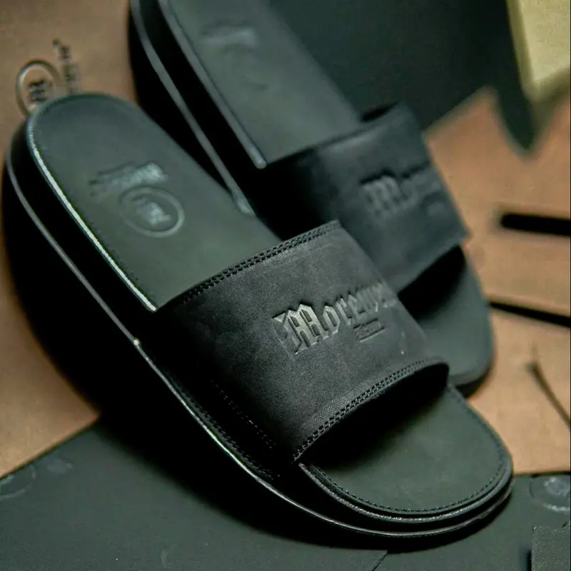 SANDAL PRIA KULIT ASLI GARUT/SANDAL MOREWEAR KULIT/SANDAL KULIT PREMIUM/SANDAL KEKINIAN/ SANDAL SLIP ON Sendal hitam 1