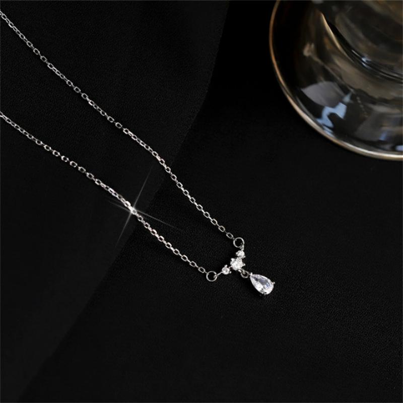 Kalung Wanita Titanium cewek anti karat Korean Style Niche Temperamen Hadiah Baru Desain Drop Air Perhiasan 3