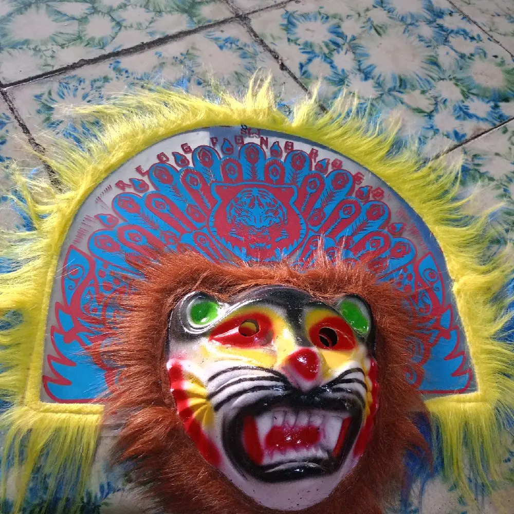 topeng reog busa atau mika buku halus anak