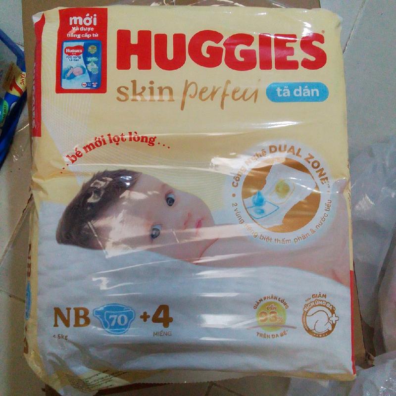   Tặng 4 miếng  Tã dán sơ sinh Huggies NB 70 +4 miếng dưới 5kg trà tràm tự nhiên ngừa hăm Voi Cho Bé 