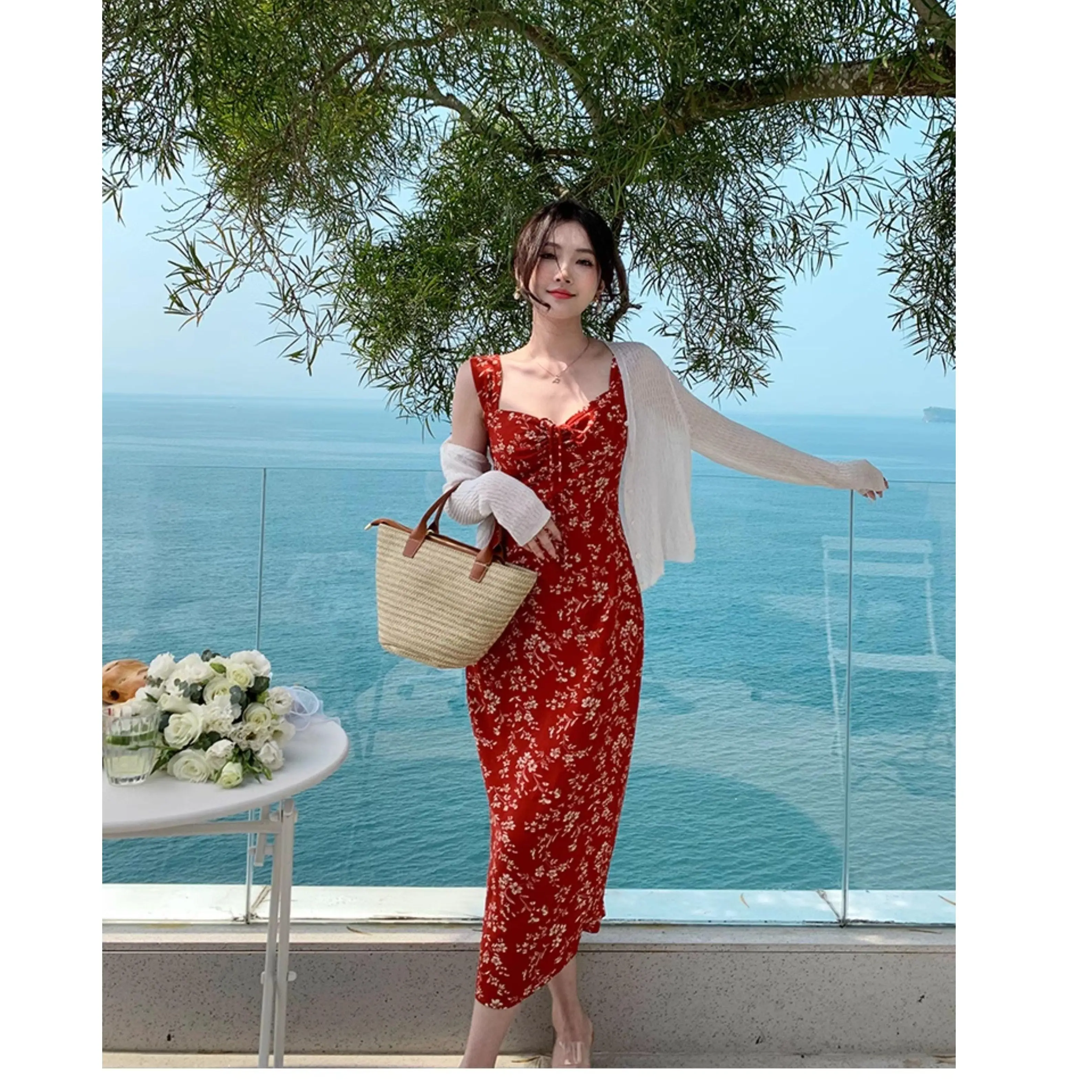 casual retro elegant pleated vacation beach dress，red break to pieces floral suspender Korean style dress，fashionable gentle open fork long dress