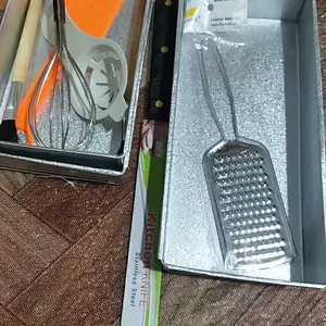 1 SET CETAKAN BROWNIES SUSUN 3+ PARUTAN KEJU+ PISAU KUE+ KOCOKAN TELUR+ KUAS KUE +PEMISAH TELUR+  SPATULA KUE BANYAK BONUS NYA