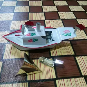 Kapal Mainan Anak dengan Desain Unik dan Warna Menarik untuk Hiburan ukuran besar