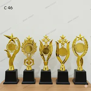 Piala Trophy Gold dan beserta tatakan W4