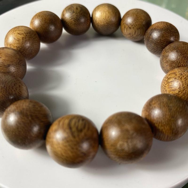 Vòng tay trầm hương tốc vườn