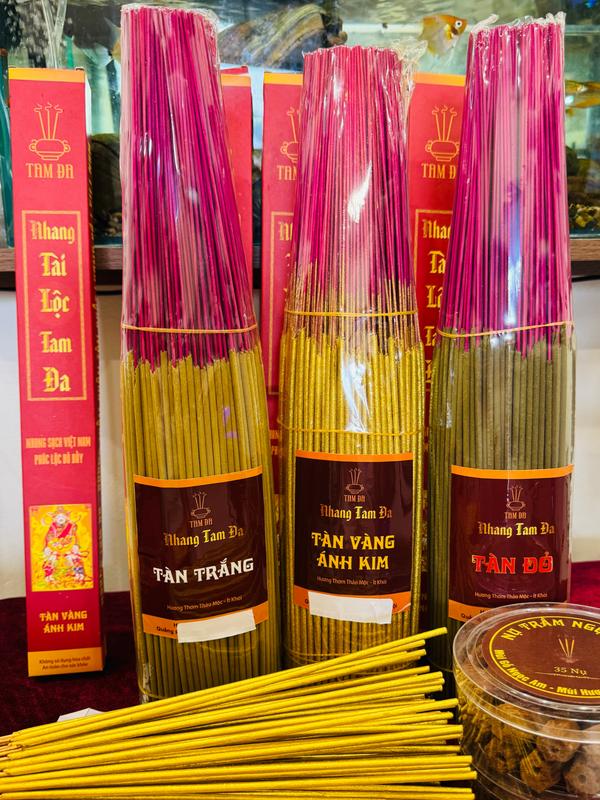Hương Cân Nhang Trầm Cuộn Tàn Đẹp Tàn Vàng Ánh Kim Tàn Trắng Tàn Đỏ Nhang Trầm Bắc ít khói cuộn tàn cứng cáp Thắp Thần Tài Gia Tiên Thổ Địa - Nhang Tài Lộc Tam Đa
