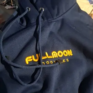 FULLMOON HOODIE JUMPER UNISEX PRIA WANITA PREMIUM M-XXL BORDIR TIMBUL/BORDIR 3D Fleece Motif Tebal Sweater Lembut Distro Casual Zipper Bandung