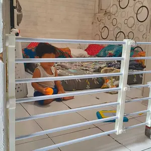 Pagar Pintu Hewan Buka Tutup Untuk Penghalang Anjing Kucing Pembatas Pengamanan Bayi Bahan Kuat Kokoh