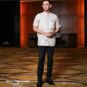 ZAMEERA SEDAYU FAMSET KOKO DAD PENDEK BY ZAMEERA Dobby Printing Broken White Kemeja Pria Elegan