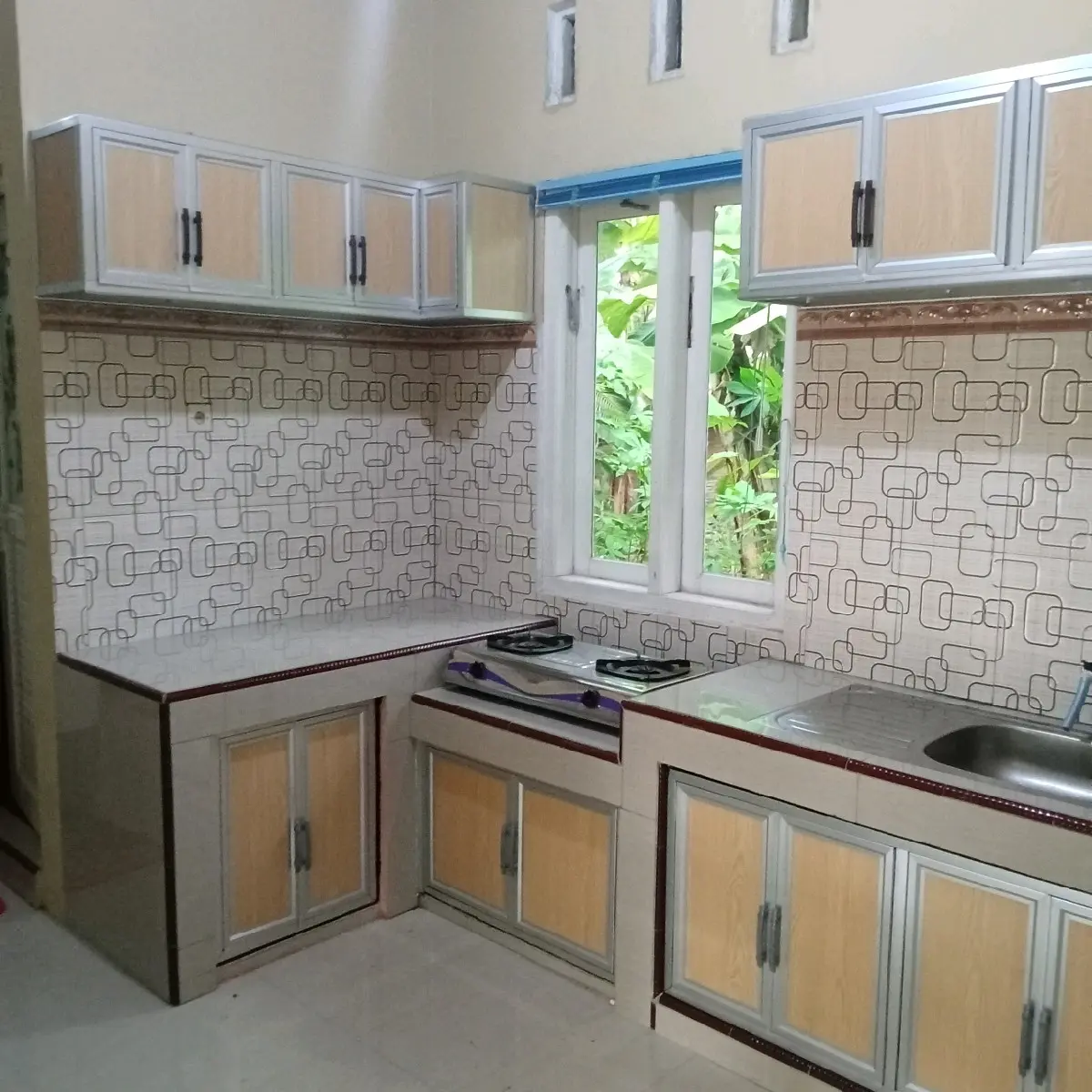kitchen set minimalis  tersedia beberapa varian warna dan model