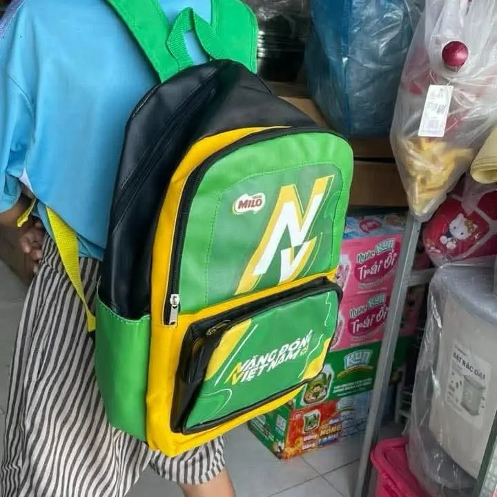 Balo Milo mẫu mới.loại da; Kích thước: 37x 26.4 x 15cm  Balo to, dùng được cho học sinh cấp 1. size TO đựng được sách Anh Văn to cho bé 1
