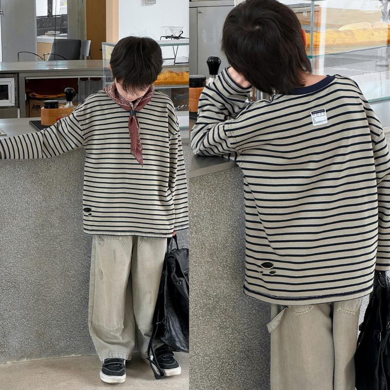 (FORM RỘNG) ÁO THUN DÀI TAY VẰN KAKI VÀ XANH ĐẬM PHỐI RÁCH NHẸ (Ko kèm khăn quàng) MỎNG VỪA THỜI TRANG PHONG CÁCH CHO BÉ TRAI VÀ BÉ GÁI l MOJIKIDS