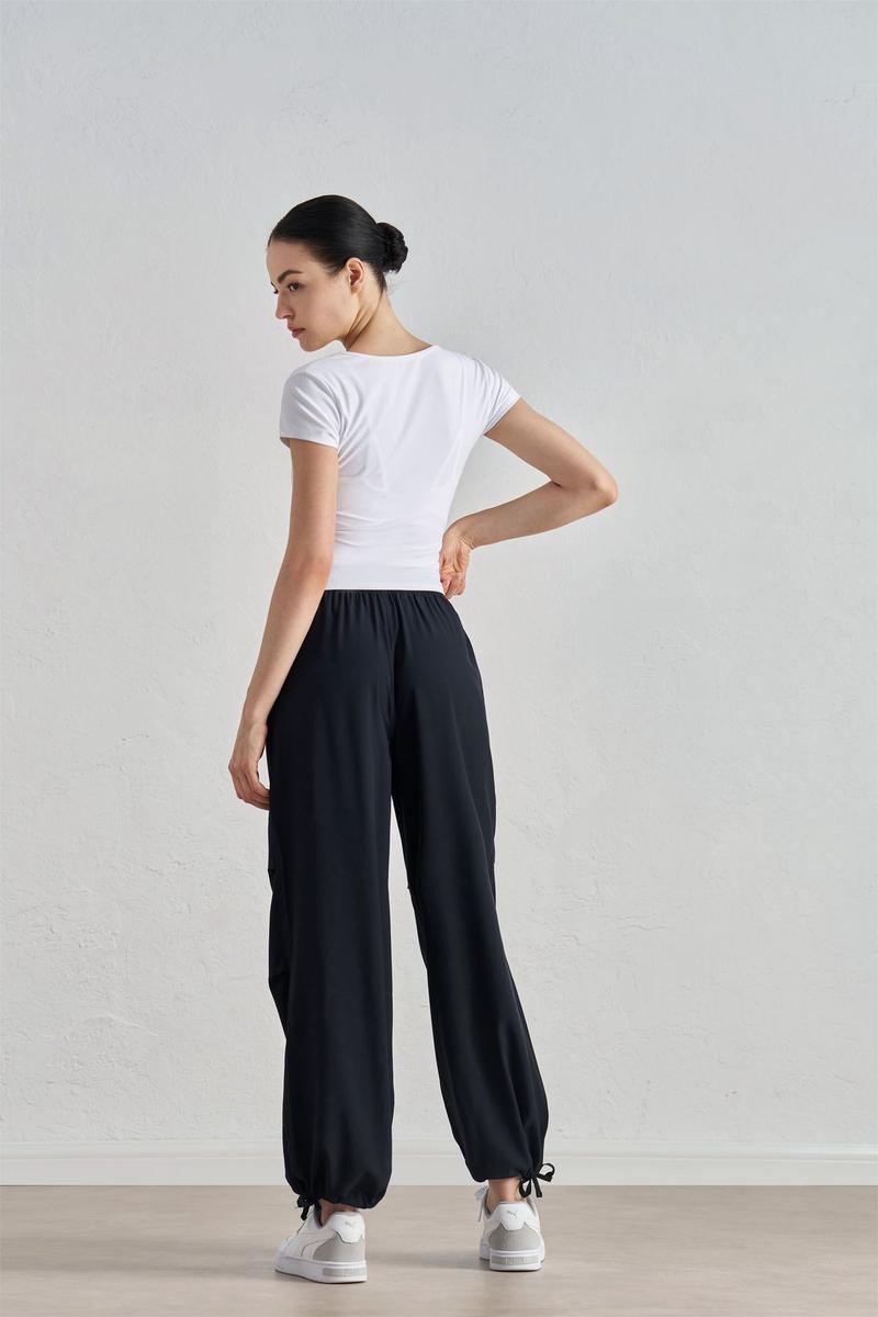 Product Introduction of Áo Thun Thể Dục, ngắn Tay Nữ, Cổ Tròn, 91% Nylon + 9% Spandex, Thích Hợp Tập Thể Dục Và Yoga Đi Chơi, Hàng Mới Về Năm 2025, Kiểu Áo Khoác Ngoài 28