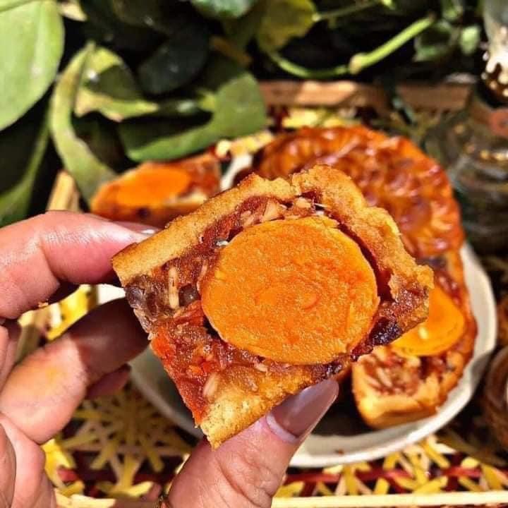 Bánh Trung Thu Thập Cẩm Gà Quay Tân Dân Lợi 2 Trứng  Bến Tre 200g - Hương Vị Đặc Trưng Từ Mứt Chanh, Mứt Bí, Mứt Gừng, Hạt Điều, Hạt Dưa, Mè, Muối, Mỡ Heo