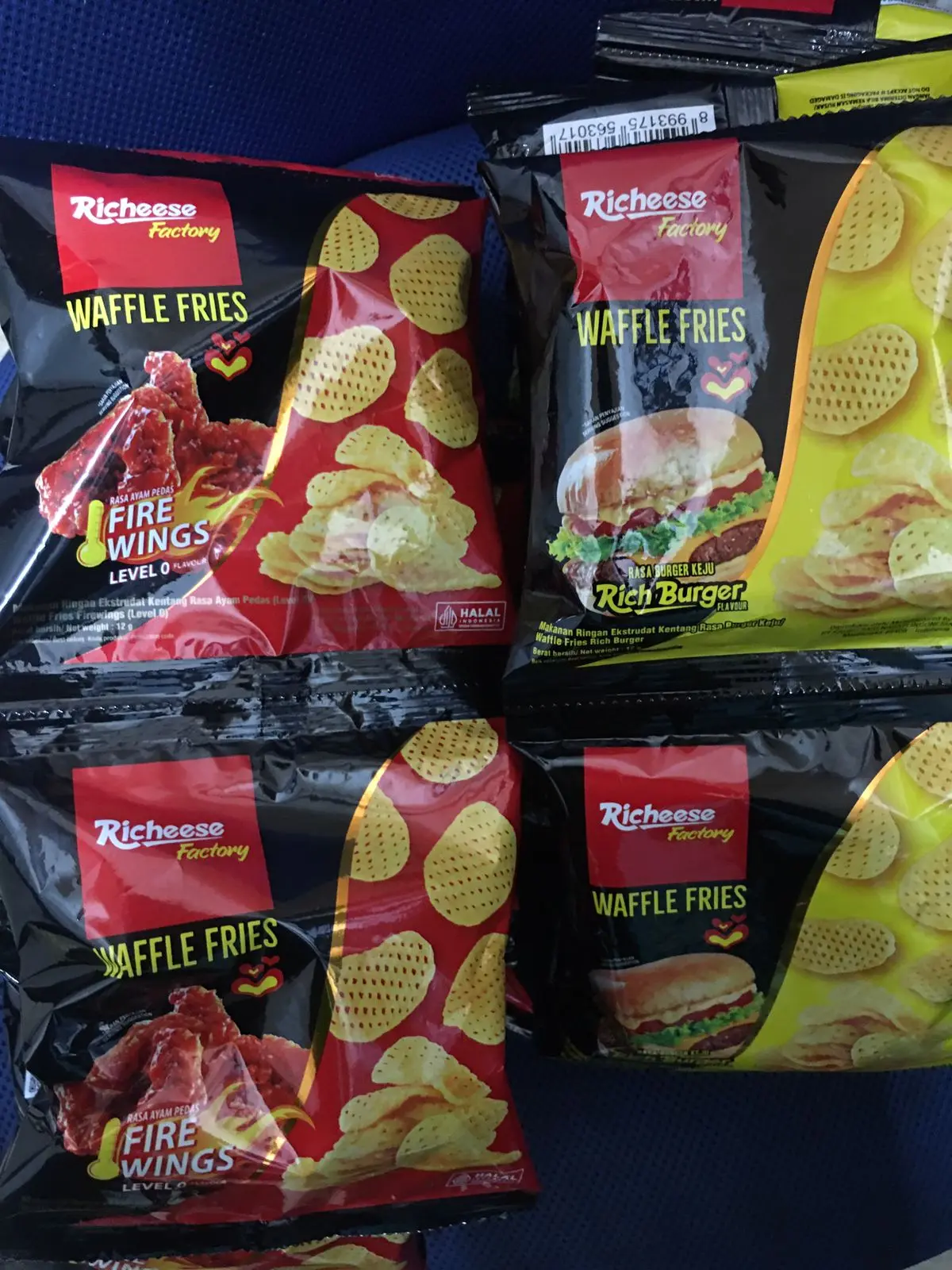 WAFFLE FRIES KENTANG NABATI REACHEESE FACTORY AYAM PEDAS BURGER