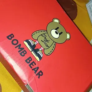 BOMBBEAR 2209 Promo Spesial Merdeka HUT RI Sepatu Sekolah Sporty Back To School Edition Anak Fashion Sneakers Bahan Strap Velcro Kulit Sintes Premium Kualitas Nyaman Lentur Ringan Desain Ergonomis untuk Aktivitas Aktif Si Kecil All Black Black Putih Pink