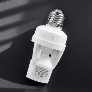 Mejora la seguridad del hogar con bombillas inteligentes E27 y sensores de movimiento. Encendido/apagado automático, impermeable, ahorra energía. Fácil instalación, control remoto. Perfecto para uso interior/exterior.