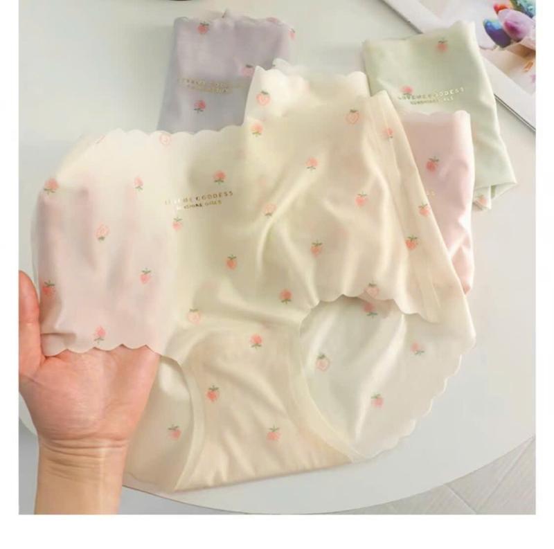 Sét 10 Quần Lót Nữ Su Lụa Họa Tiết Dâu Tây Không Viền Women Có Hoa Dễ Thương Thoáng Mát  Size Từ 40kg đến 70kg 4