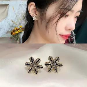 BlackPing Anting Tusuk Bunga Desain Kristal & Garis Hitam Anting Korea Elegant Fashion Wanita COD untuk Penampilan Elegan