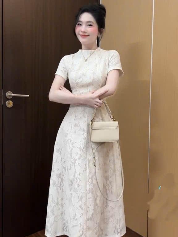 Đầm Dự Tiệc Dáng Dài Ren Cổ Tròn Tay Ngắn – Saria Dress