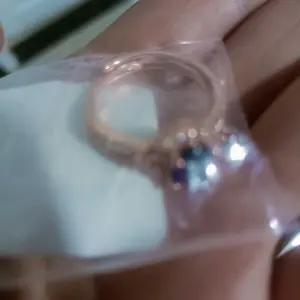 Cincin Wanita Batu Ungu Alami - Hadiah Spesial untuk Kekasih yang Menyukai Kristal Warna Kerajaan yang Melambangkan Cinta Abadi