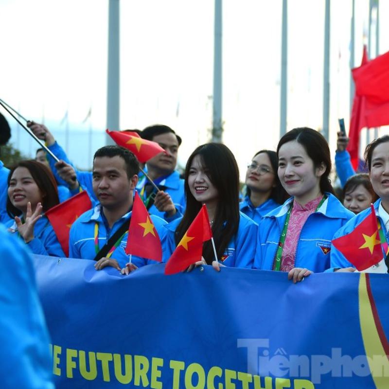 Cờ vẫy cầm tay ngày khai giảng-Cờ vẫy chụp ảnh áo dài,cổ vũ bóng đá,để bàn,trang trí chào mừng 02348 5
