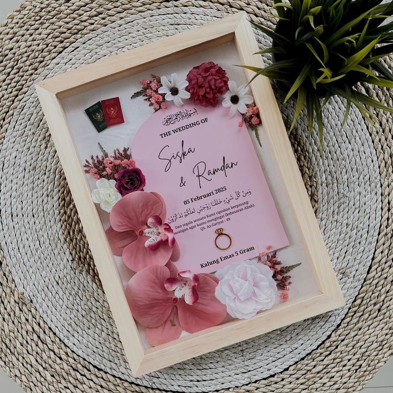 Figura Mahar Pernikahan Minimalis Frame Pinus 3