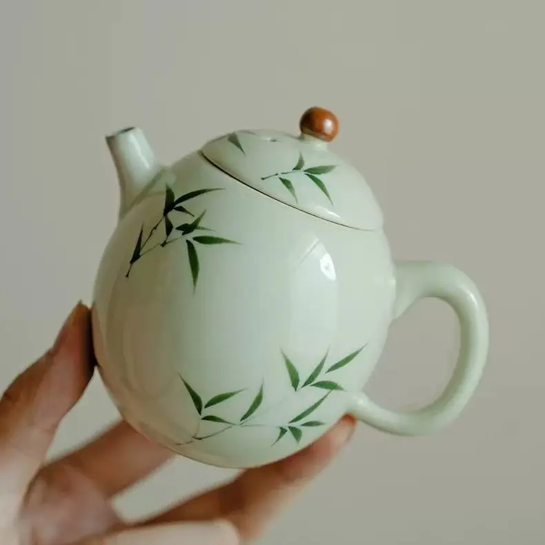 Hand painted Green Bamboo teapot. Gongfu tea, exclusive one person use, ideal for making teapot tea, creative and minimalist egg design, small capacity