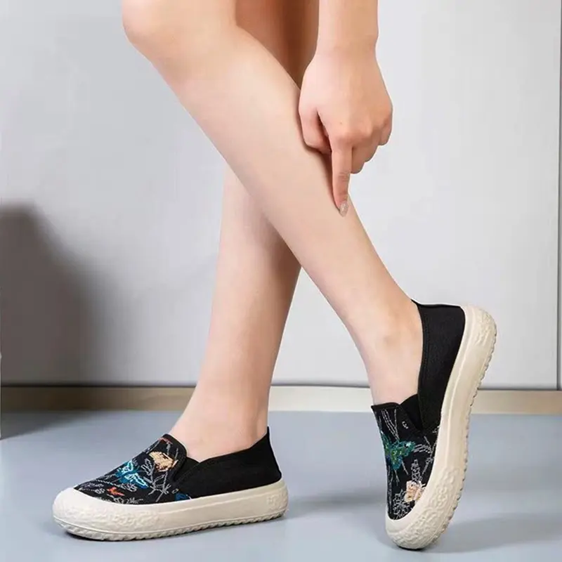 RUIMO Sepatu Wanita Slip On Fashionable Motif Butterfly - TM Merah Shoes Karet Trendy 3