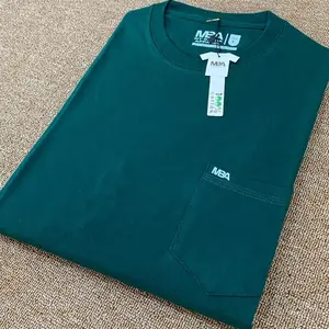 MBA MY BLANK APPAREL Kaos Pocket Saku Unisex 100% Cotton Combet 24s Tebal Adem Nyaman Dipakai Seharian T-Shirt Casual Simpel dengan Saku di Dada Kiri Logo MBA