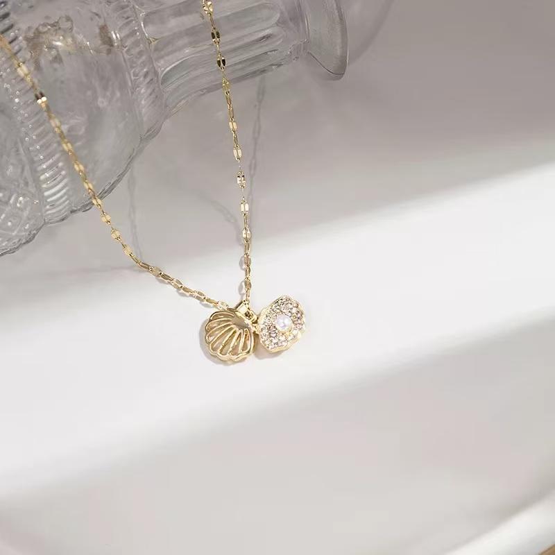 Product Introduction of LIVIA - New Light Luxury Hollow Shell Pendant Necklace   French Luxury Pearl Fashion Versatile Clavicle Chain 7