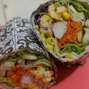 Salad Wrap dengan Dressing Wijen Sangrai