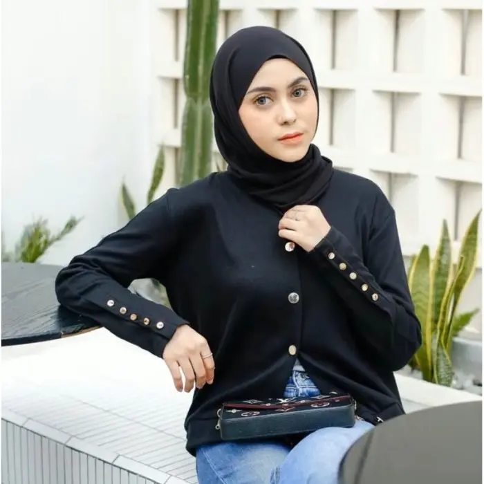 Atasan Tarla Aira Cardigan Basic kancing Emas-inara Kancing-baju tangan panjang  softcream Knitwear Nyaman Kardigan Wanita Hitam Sweater Oversize cardigan korea atasan rajut lengan kancing Outer starla  cardigan maroon style warna burgundy Tebal Fit Balon