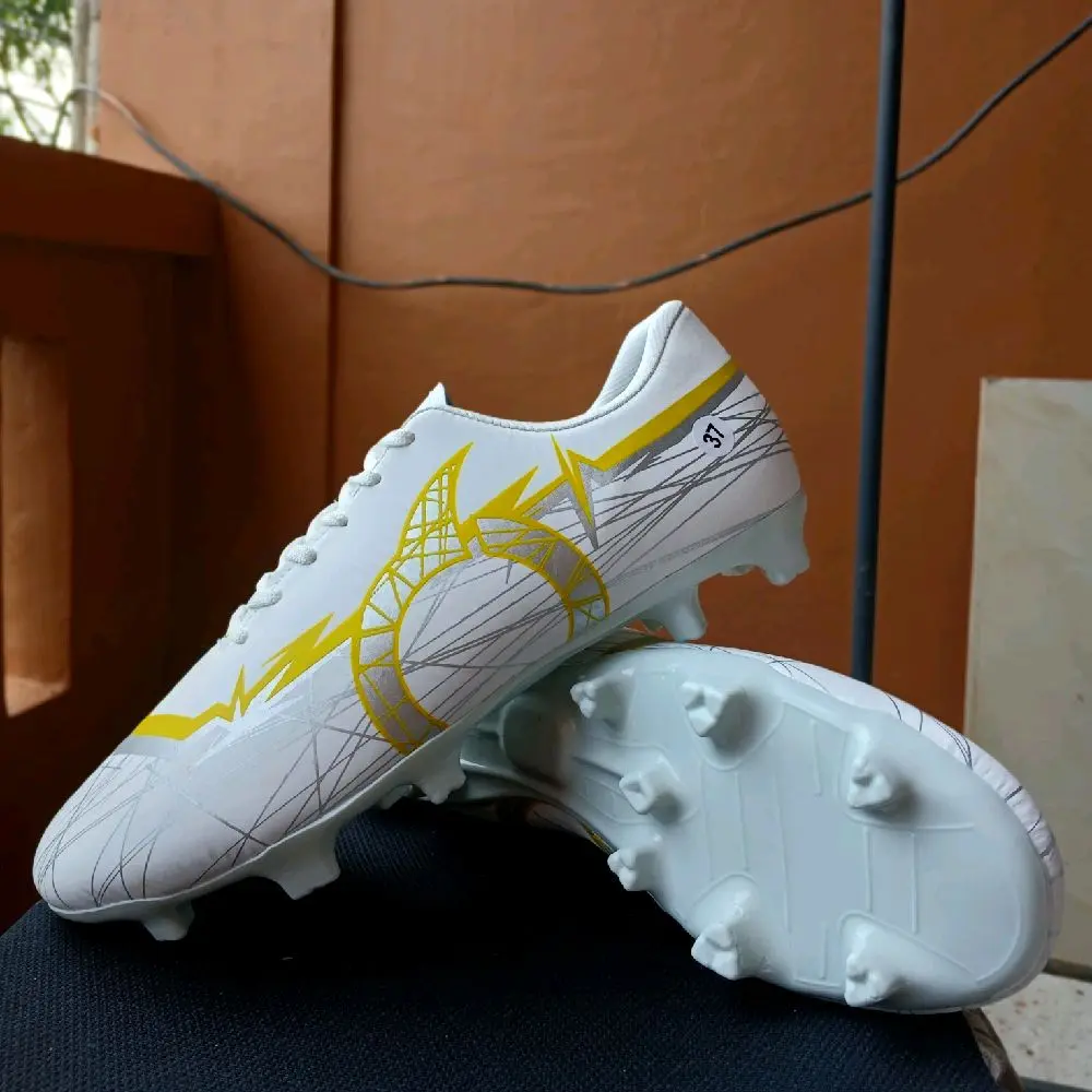 Sepatu Sepak Bola Ortus Raiden