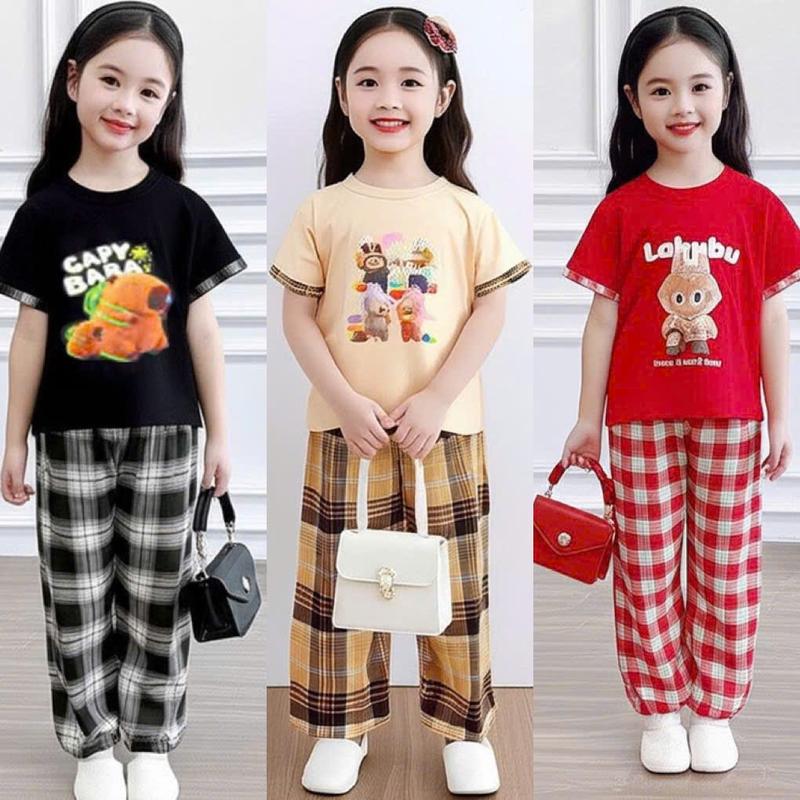 Combo 3 Bộ Đồ bé gái áo cộc quần kẻ caro bé gái in hình Cappy Bara và Labubu size 10-55kg